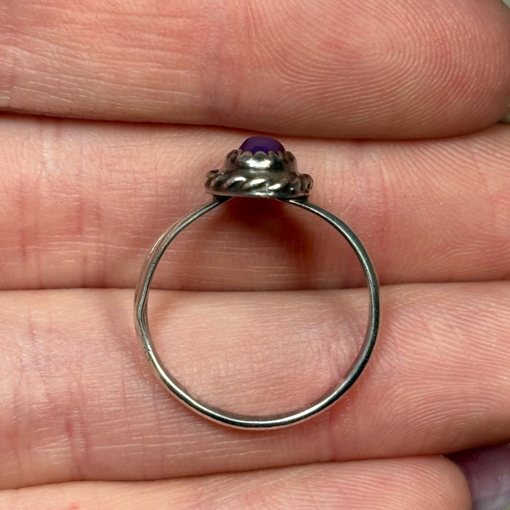 Sterling Silver Cabochon Cut Vintage Amethyst Ring - Picture 4 of 6